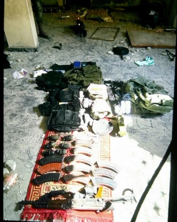 אמצעי לחימה שאותרו בתשתית טרור של חמאס במערב ח'אן יונס (צילום: דובר צה&quot;ל)