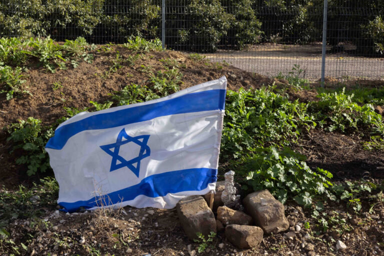 אנדרטת אלמוני ליד בארי (צילום: כדיה לוי)