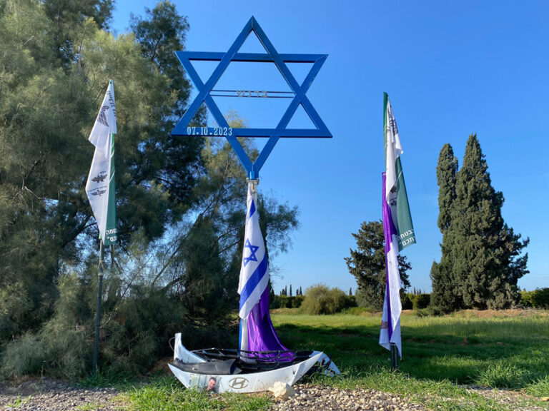 האנדרטה של יהונתן צור (צילום: כדיה לוי)