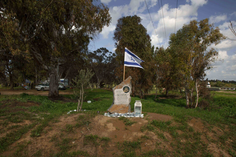 האנדרטה של חנן חנייה עמר (צילום: כדיה לוי)