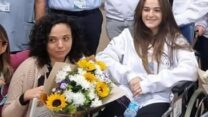 מיה רגב בשחרור מבית החולים סורוקה (צילום: דוברות סורוקה)