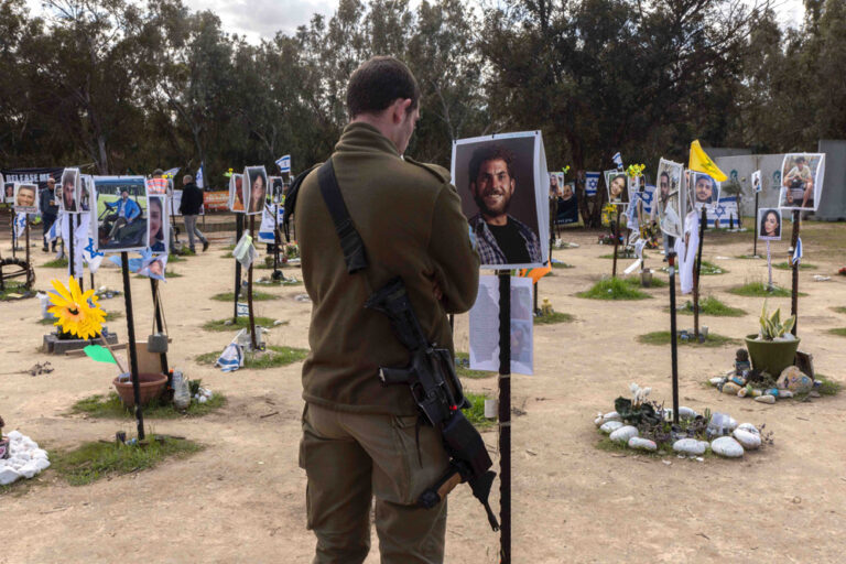 המיצג הפך לאתר עלייה לרגל (צילום: כדיה לוי)
