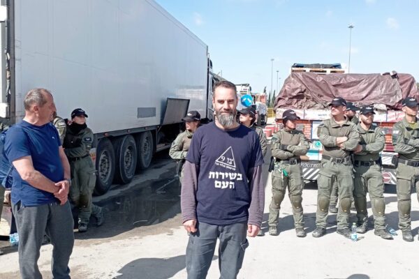 עמית אדלר מפגין בכרם שלום. "הייתי בדיכאון בהתחלה, וזה מה שגרם לי להגיע" (צילום: אלבום פרטי)