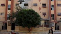 בניין שנפגע מ״תקיפה ישראלית״ בסוריה (צילום: REUTERS/Omar Sanadiki)