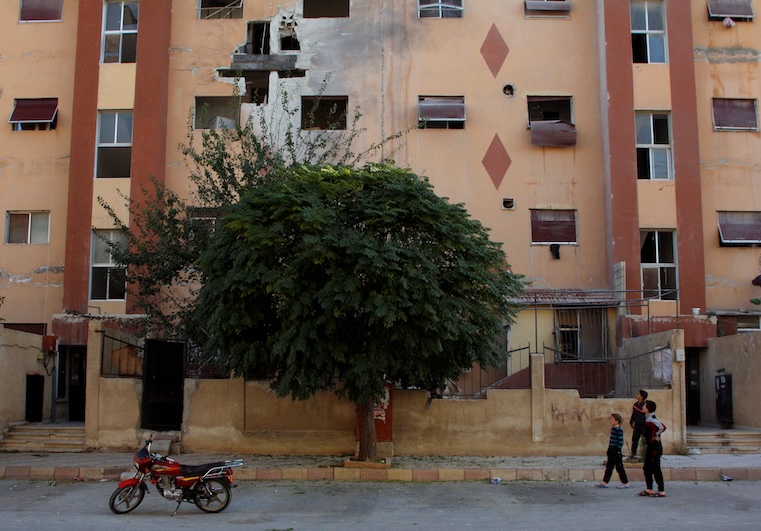 בניין שנפגע מ״תקיפה ישראלית״ בסוריה (צילום: REUTERS/Omar Sanadiki)