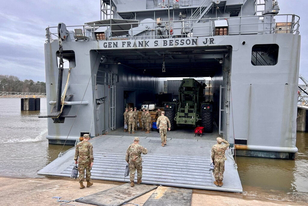 ספינה עם סיוע הומניטרי יוצאת מנמל בווירג'יניה לרצועת עזה (צילום: US CENTCOM via X/Handout via REUTERS)