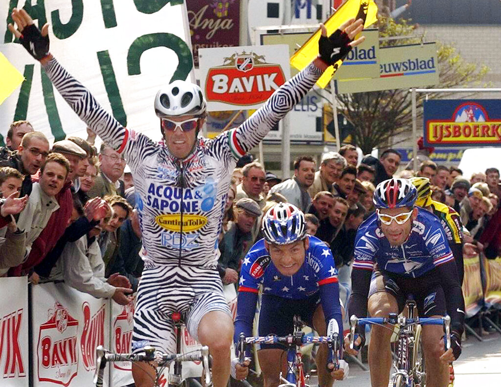 רוכב האופניים האיטלקי מריו צ'יפוליני (צילום AP/Yves Luga)