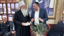 שר הפנים משה ארבל ומנהיג העדה הדרוזית השייח' מואפק טריף (צילום: דוברות משרד הפנים)