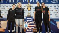 קפטניות הקבוצות במסיבת עיתונאים לקראת חצאי גמר גביע המדינה לנשים בכדורסל (צילום: איגוד הכדורסל בישראל)