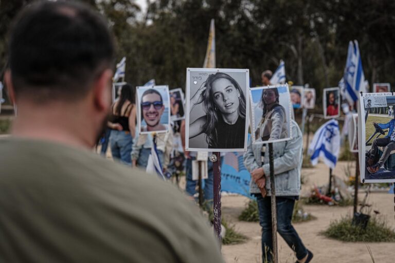 מיצג לזכר נרצחי מסיבת הנובה (צילום: דוד טברסקי)