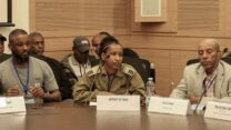 אסרס דמלש, שקרובי משפחתה ממתינים לעלייה באתיופיה, בישיבה משותפת של ועדת העלייה והקליטה והוועדה לביקורת המדינה (צילום: דני שם טוב / דוברות הכנסת)