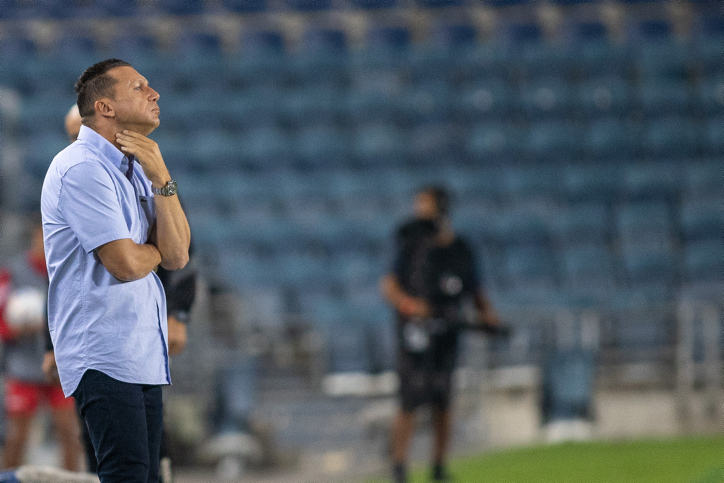 ברק בכר על הקווים כמאמן מכבי חיפה (צילום: אורן בן חקון/פלאש90)