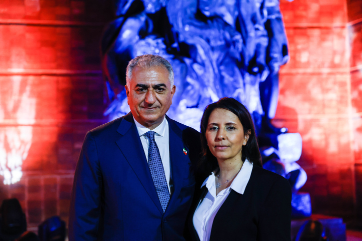 Reza Pahlavi, son of the last Iranian shah, visits Yad Vashem with Israeli Minister of Intelligence Gila Gamaliel during his visit to Israel in April 2023 (Archive photo: Eric Marmor/Flash 90)