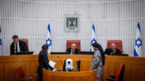 שופטי בית המשפט העליון בדיון בעתירה על גיוס תלמידי ישיבות (צילום: יונתן סינדל / פלאש 90)