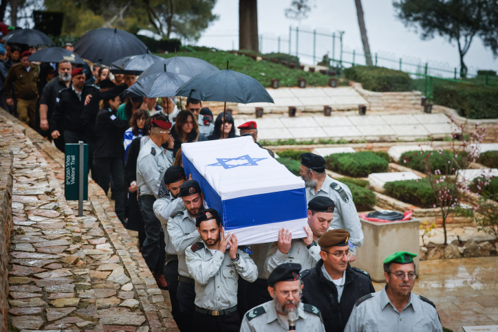 ההלוויתו של סרן דניאל פרץ (צילום: חיים גולדברג/פלאש90) ההלוויתו של סרן דניאל פרץ (צילום: חיים גולדברג/פלאש90)