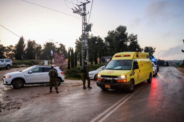 כוחות הביטחון וההצלה בזירת פיגוע הירי בגוש עציון (צילום: חיים גולדברג/ פלאש90)