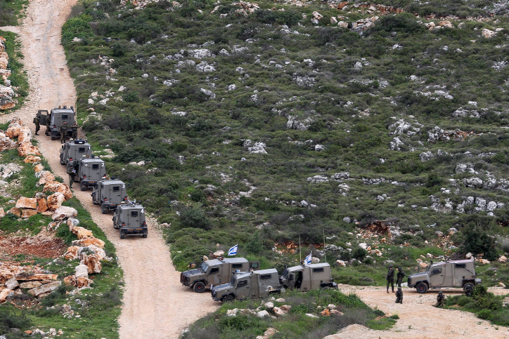 כוחות הביטחון באזור פיגוע ירי סמוך ליישוב דולב (צילום: פלאש90)