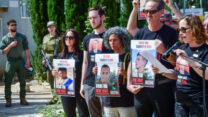 הפגנה בדרישה לעסקת שחרור החטופים (צילום: אבשלום ששוני /AP)