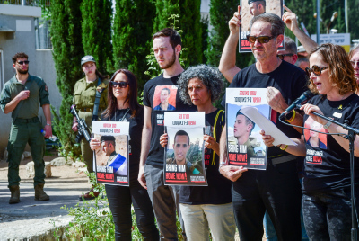 הפגנה בדרישה לעסקת שחרור החטופים (צילום: אבשלום ששוני /AP)
