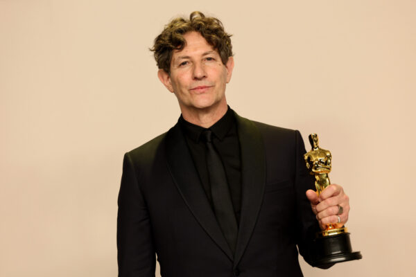 הבמאי ג'ונתן גלזר, זוכה פרס הסרט העלילתי הבינלאומי הטוב ביותר עבור "אזור העניין" (צילום: ארתורו הולס, גטי אימג'ס)