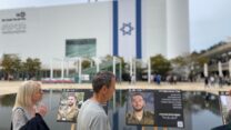 תערוכה בכיכר הבימה לזכר הנופלים הדרוזים במלחמה (צילום: יהל פרג')