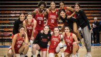 שחקניות הפועל לב ירושלים חוגגות ניצחון על אליצור רמלה (צילום: עודד קרני, באדיבות מנהלת ליגת העל לנשים בכדורסל)