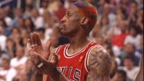דניס רודמן במדי שיקגו בולס במשחק 4 בגמר ה-NBA 1997 נגד יוטה ג'אז (צילום: Getty Images/Sporting News)