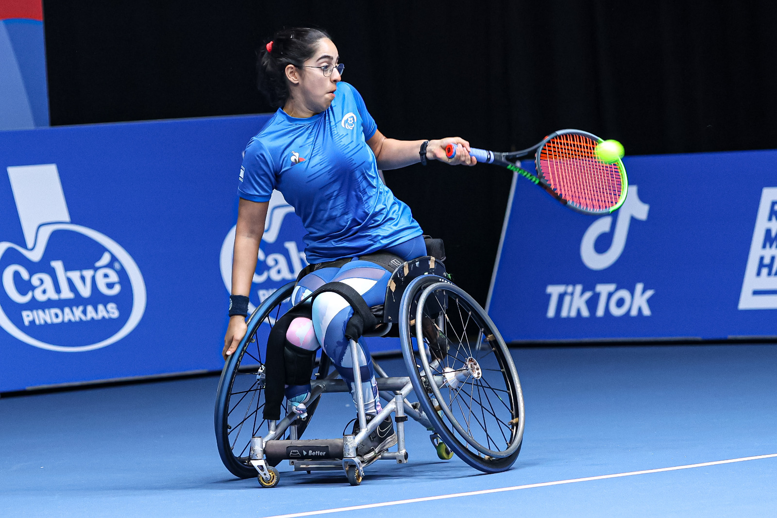 שחקנית הטניס בכיסאות גלגלים מעיין זיקרי במשחקים האירופיים הפראלימפיים (צילום: לילך וייס רוזנברג)