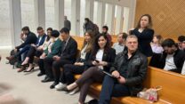 חברי הכנסת שעתרו לבג"ץ בדרישה לפרסום מפורט של התקציב: נעמה לזימי (שנייה מימין), מירב כהן, ולדימיר בליאק, מטי צרפתי הרכבי ואפרת רייטן (צילום: דוברות ח"כ נעמה לזימי)