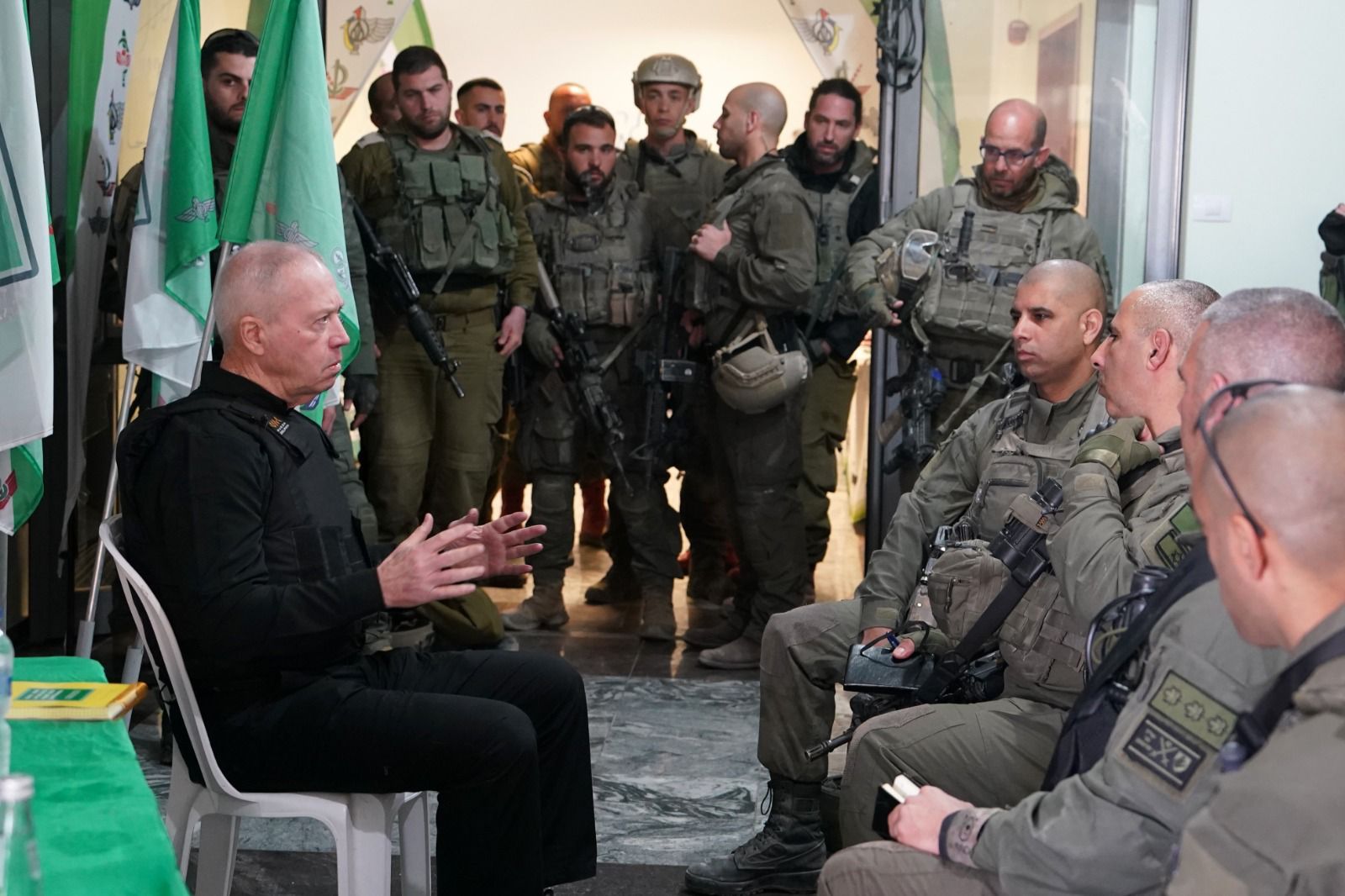 שר הביטחון יואב גלנט בהערכת מצב במערב רצועת עזה (צילום: אריאל חרמוני, משרד הביטחון)