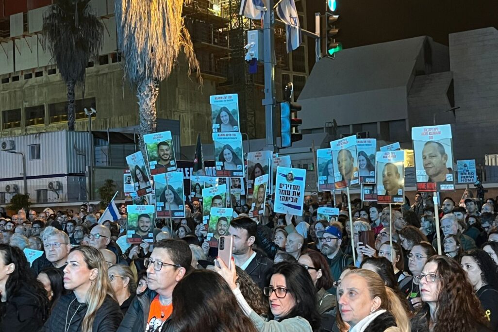 עצרת להחזרת החטופים בכיכר החטופים בתל אביב (צילום: אורן דגן)