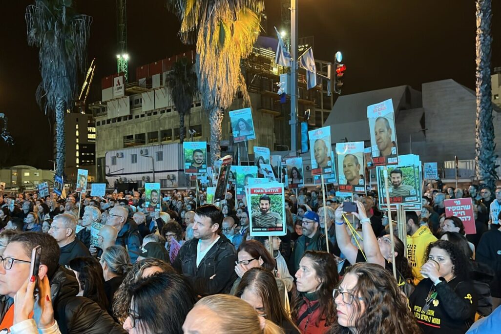 עצרת להחזרת החטופים בכיכר החטופים בתל אביב (צילום: אורן דגן)
