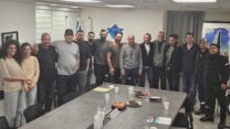 ועד הפעולה של חברות קו המים בנמל המפרץ, עם נציגי ההסתדרות (צילום: דוברות ההסתדרות)
