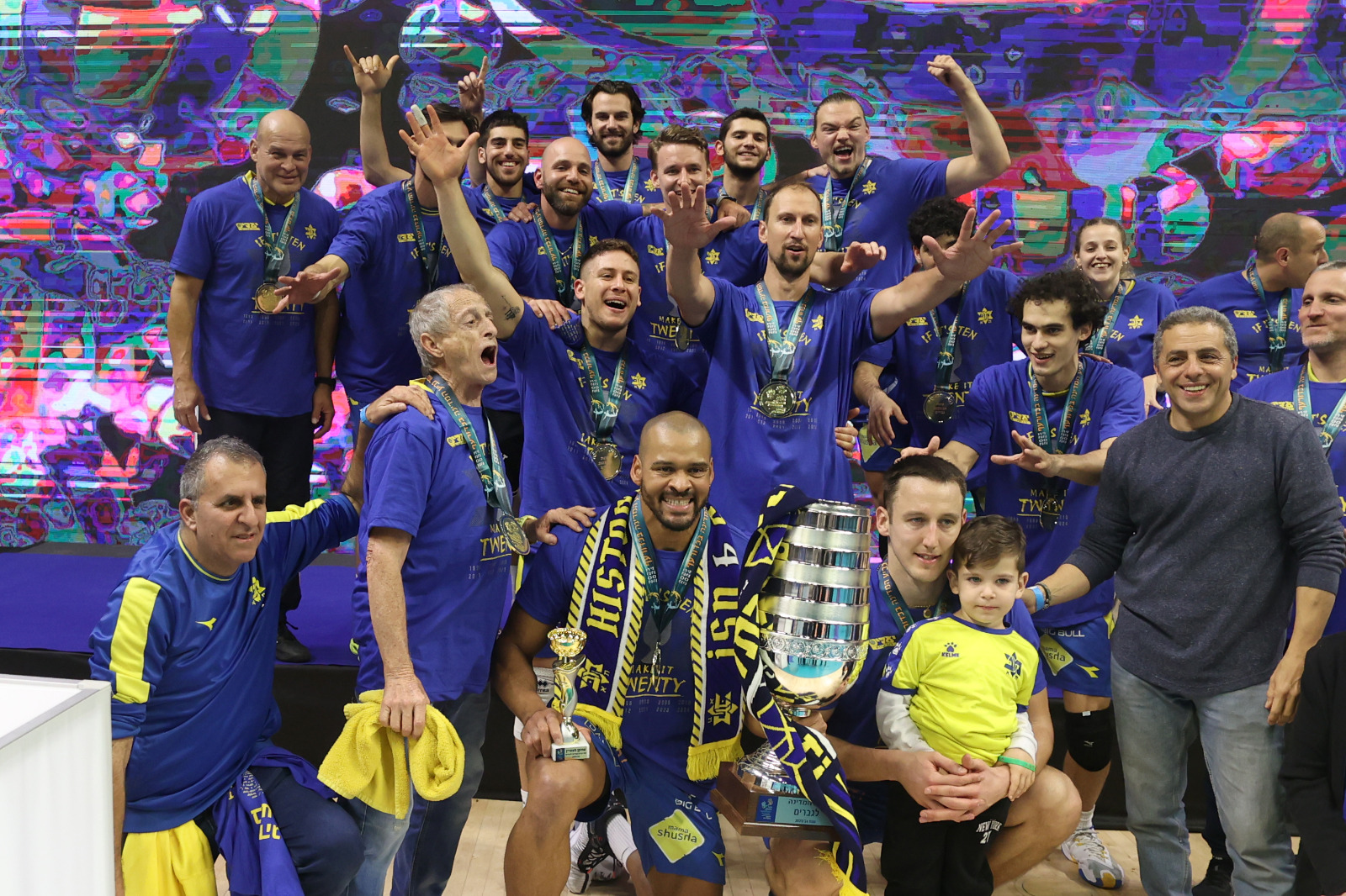 מכבי תל אביב מחזיקת גביע המדינה לגברים בכדורעף (צילום: לילך וייס רוזנברג)