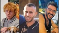 אלון שמריז (מימין), סאמר פואד אל-טלאלקה, ויותם חיים (צילום: מטה משפחות החטופים)