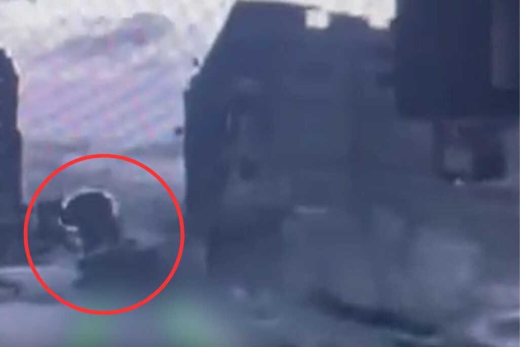 מטען מופעל נגד כלי צה"לי ליד בית חולים שיפא (צילום מתוך סרטון של דובר צה"ל) מטען מופעל נגד כלי צה"לי ליד בית חולים שיפא (צילום מתוך סרטון של דובר צה"ל)