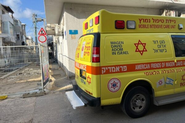 חשד לרצח בתל אביב: אישה נמצאה ללא רוח חיים בדירתה בדרום העיר, חשוד בן 57 נעצר