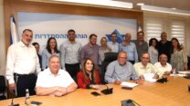 חתימת הסכם קיבוצי לעובדי נת"ע (צילום: דוברות ההסתדרות)