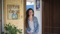 פנינה בורנשטיין, מנהלת קהילת כפר סאלד (צילום: דוד טברסקי)