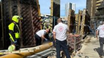 זירת תאונת העבודה בתל אביב (צילום: תיעוד מבצעי מד״א)