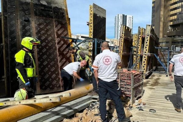 תאונת עבודה קטלנית: עובד בן 40 נפל אל מותו באתר בנייה בתל אביב
