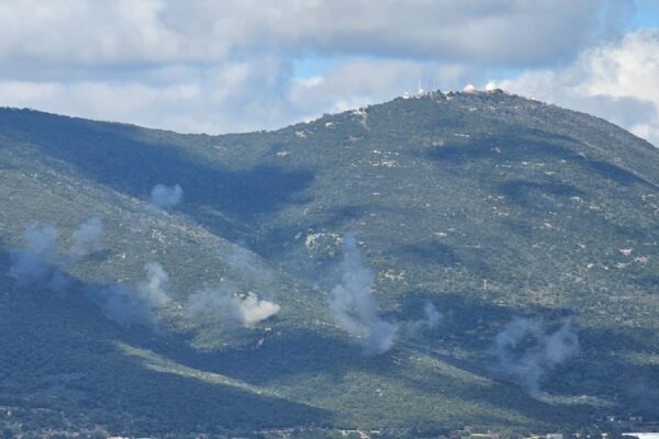 כ-30 רקטות נורו לצפון הגולן; דיווח: 3 אנשי חיזבאללה נהרגו בתקיפות צה״ל בלבנון