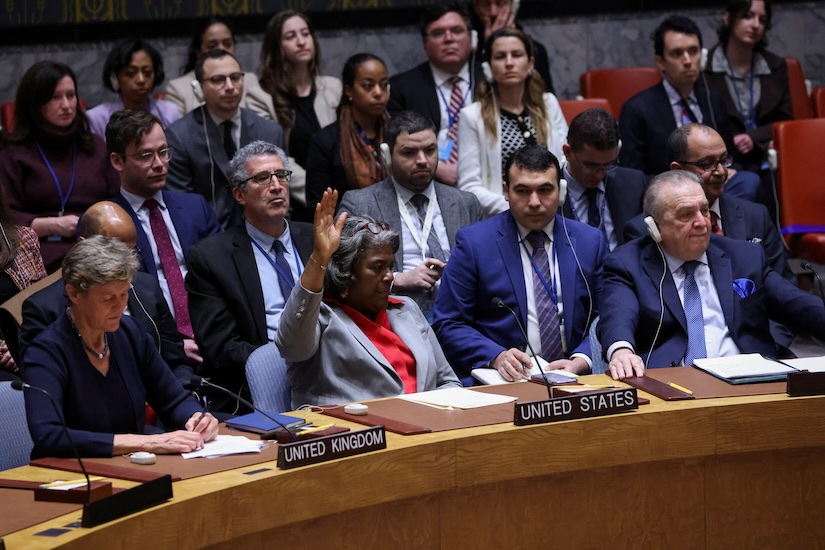 נציגי ארה״ב ובריטניה בדיון במועצת הביטחון של האו״ם הקורא להפסקת אש בעזה (צילום: REUTERS/Andrew Kelly)