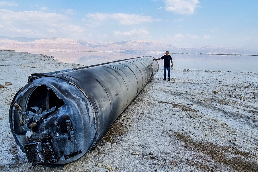 טיל בליסטי ששוגר מאיראן ונחת בים המלח (צילום: Alon Ben Mordechai/REUTERS)