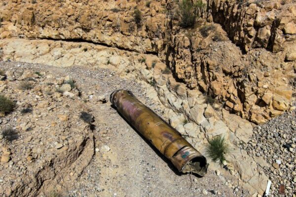 שרידי טיל איראני שהתגלו באזור ערד, מבט מרחפן (צילום: REUTERS/Yair Palti)