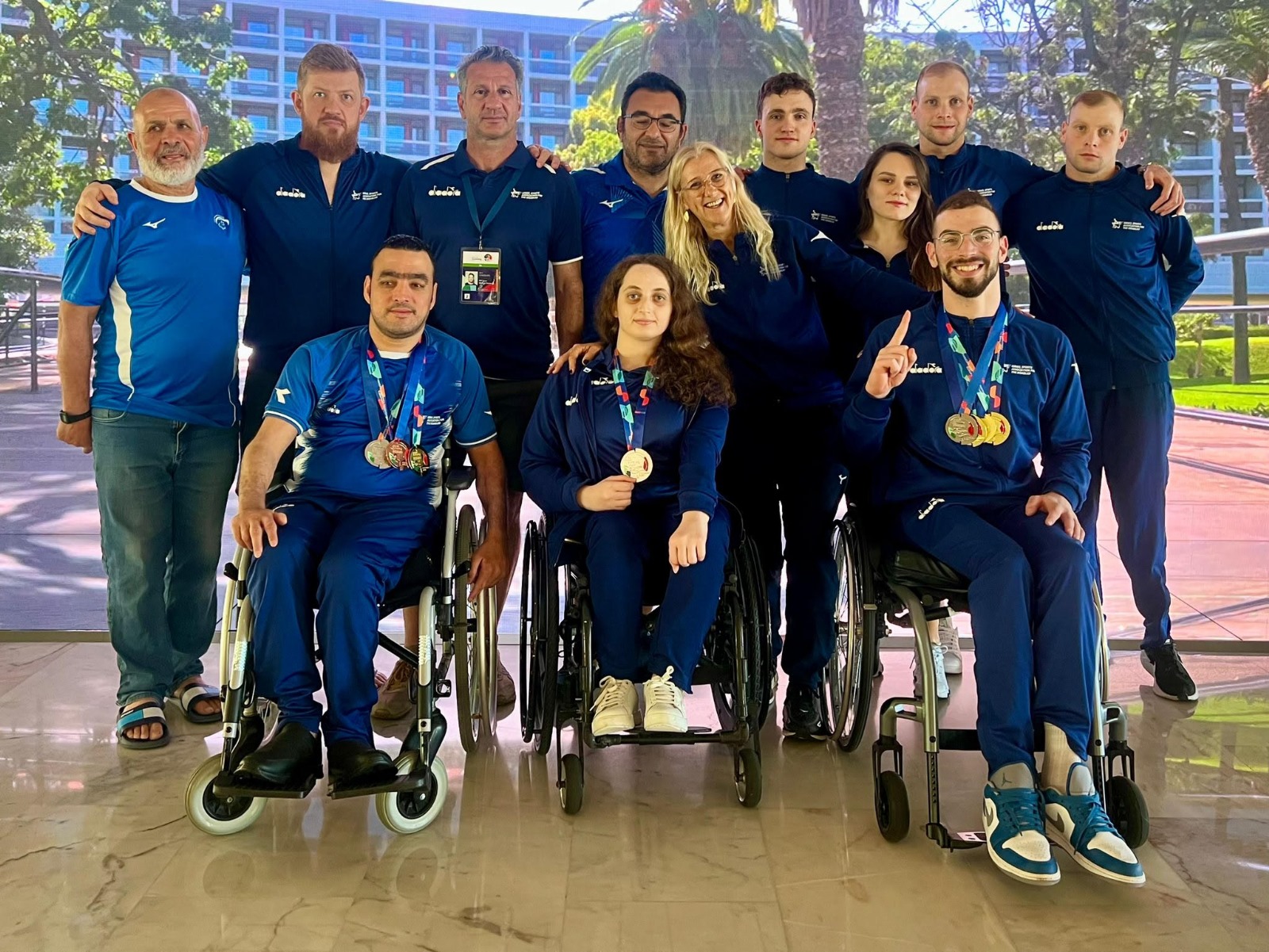 נבחרת השחייה הפראלימפית עם המדליות באליפות אירופה (צילום: אלבום פרטי)