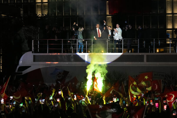 מפלה לארדואן וניצחון לחילונים בבחירות המקומיות בטורקיה