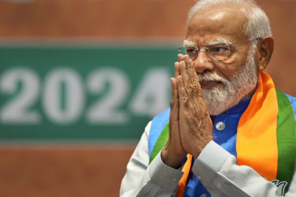 ראש ממשלת הודו נרנדרה מודי בעצרת של מפלגת העם ההודית בראשותו לקראת בחירות 2024 בהודו (צילום: AP Photo/Manish Swarup)