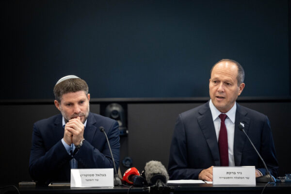שר הכלכלה ניר ברקת ושר האוצר בצלאל סמוטריץ' (צילום: חיים גולדברג/פלאש 90)
