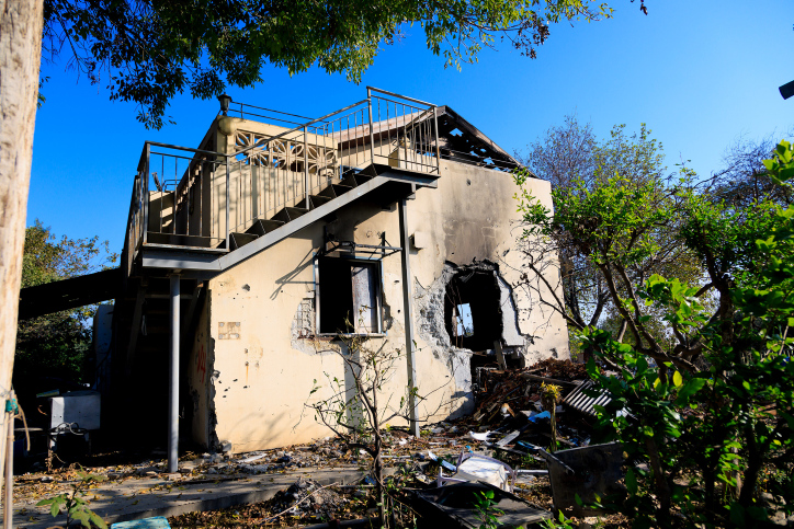 בית שנפגע בקיבוץ בארי, צולם בדצמבר 2023 (צילום: משה שי/Flash90)